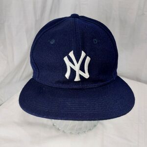 New York‎ Yankees Hat Cap New Era Fitted Size 7 1/8 Licensed MLB Baseball
